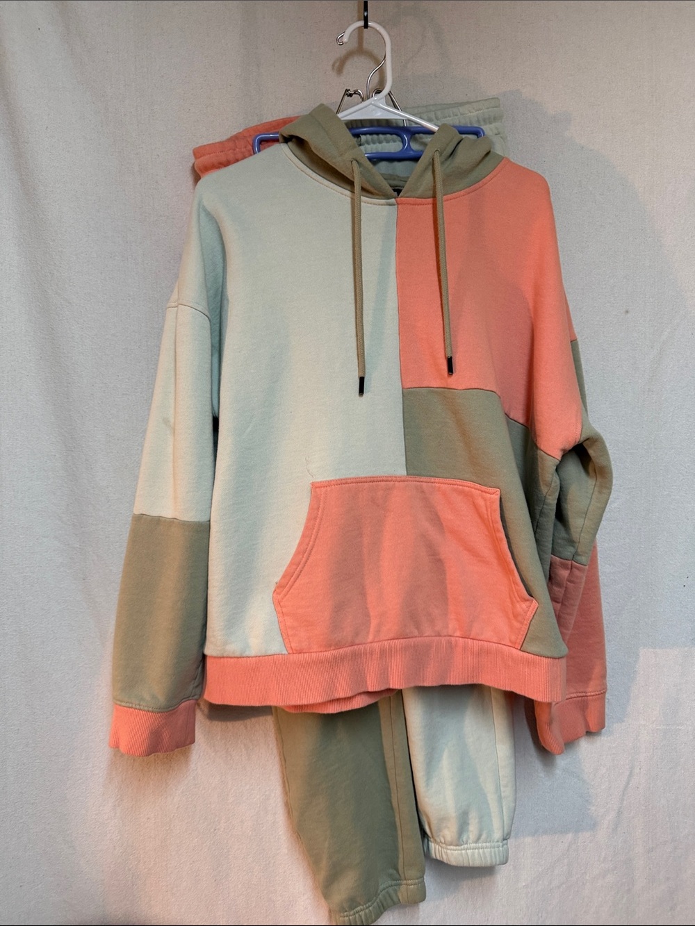 Colorblock Crewneck Hoodie Sweatshirt & Pants in Coral, Sage & Cream